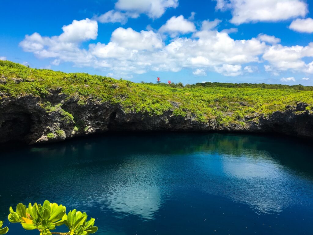 伊良部　通り池　ネイビーブルー