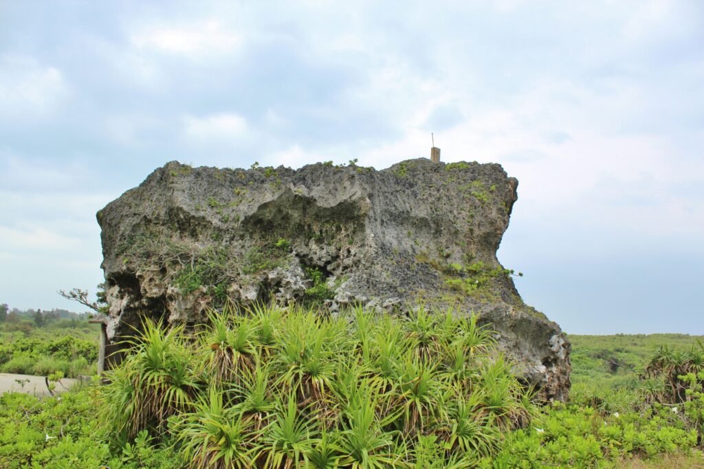 下地島の帯岩（オーイワ）