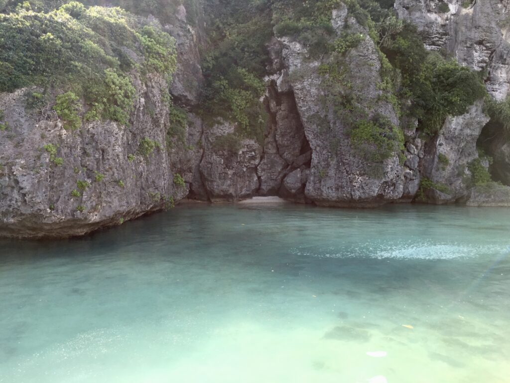 伊良部島のヤマトブー大岩
