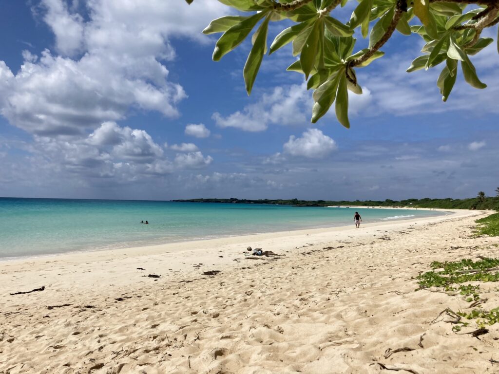 伊良部　渡口の浜　まぶしい