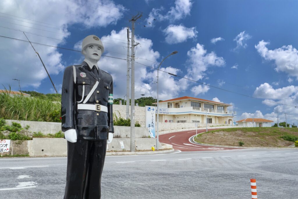 観光タクシーで移動する女性のイラスト