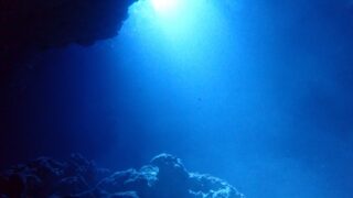 伊良部島の青の洞窟