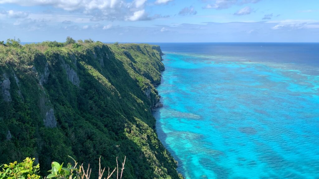伊良部島の三角点からの絶景